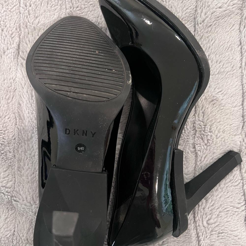 DKNY high heel black patent leather shoes, excellent condition only worn once
